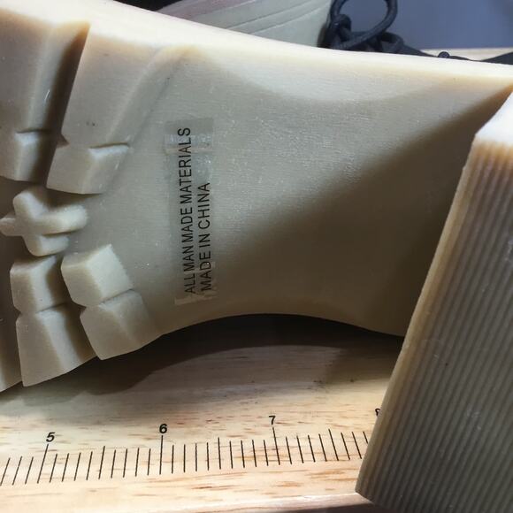 DV Dolce Vita Jaycob Booties Women's Black Leather Lug Sole Lace-Up Round Toe - Picture 6 of 7